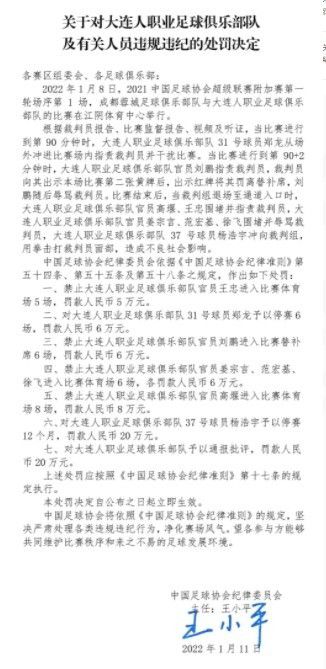 站在门口的，便是万龙殿一名五星战将，万破军让他守住门口，就是要确保不放走一个人。
